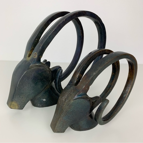 Other - Pair Metal Antilope Ram Head Sculpture Horns Black Vtg Different Size Decor